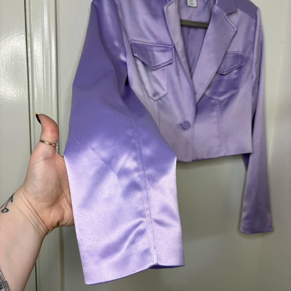 House of Harlow 1960 Gianna Cropped Satin Blazer in lilac - Picture 3 of 10